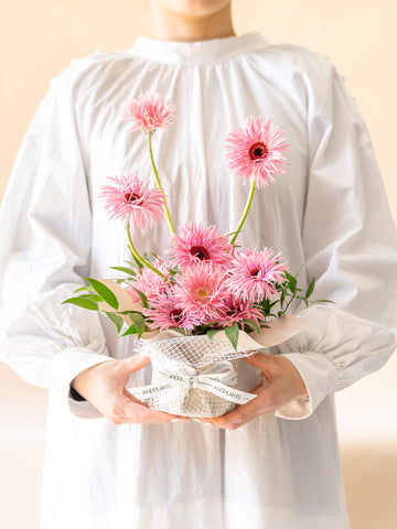 ガーベラのアレンジ 12本 - ピンク -