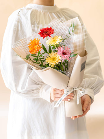 ガーベラの花束 5本 - ミックス -