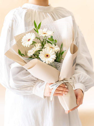ガーベラの花束 5本 - ホワイト -