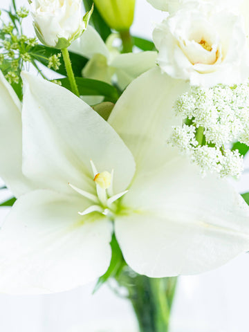 【11月の誕生花】ユリの花束M - ホワイト -