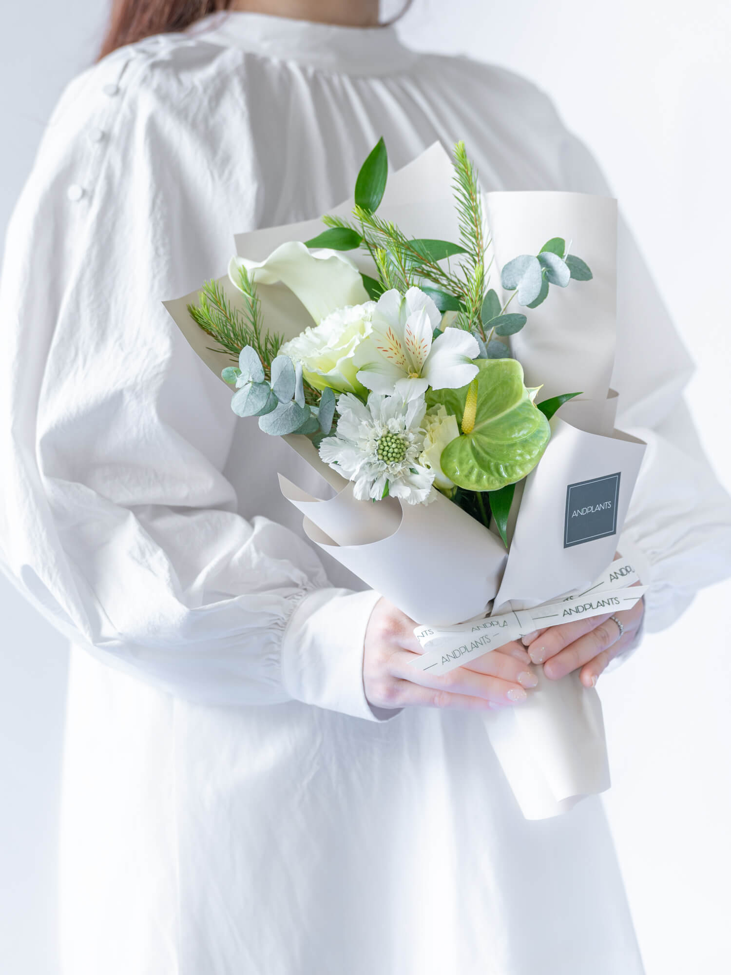 フローリストにおまかせ 季節の花束 S - グリーン&ホワイト -