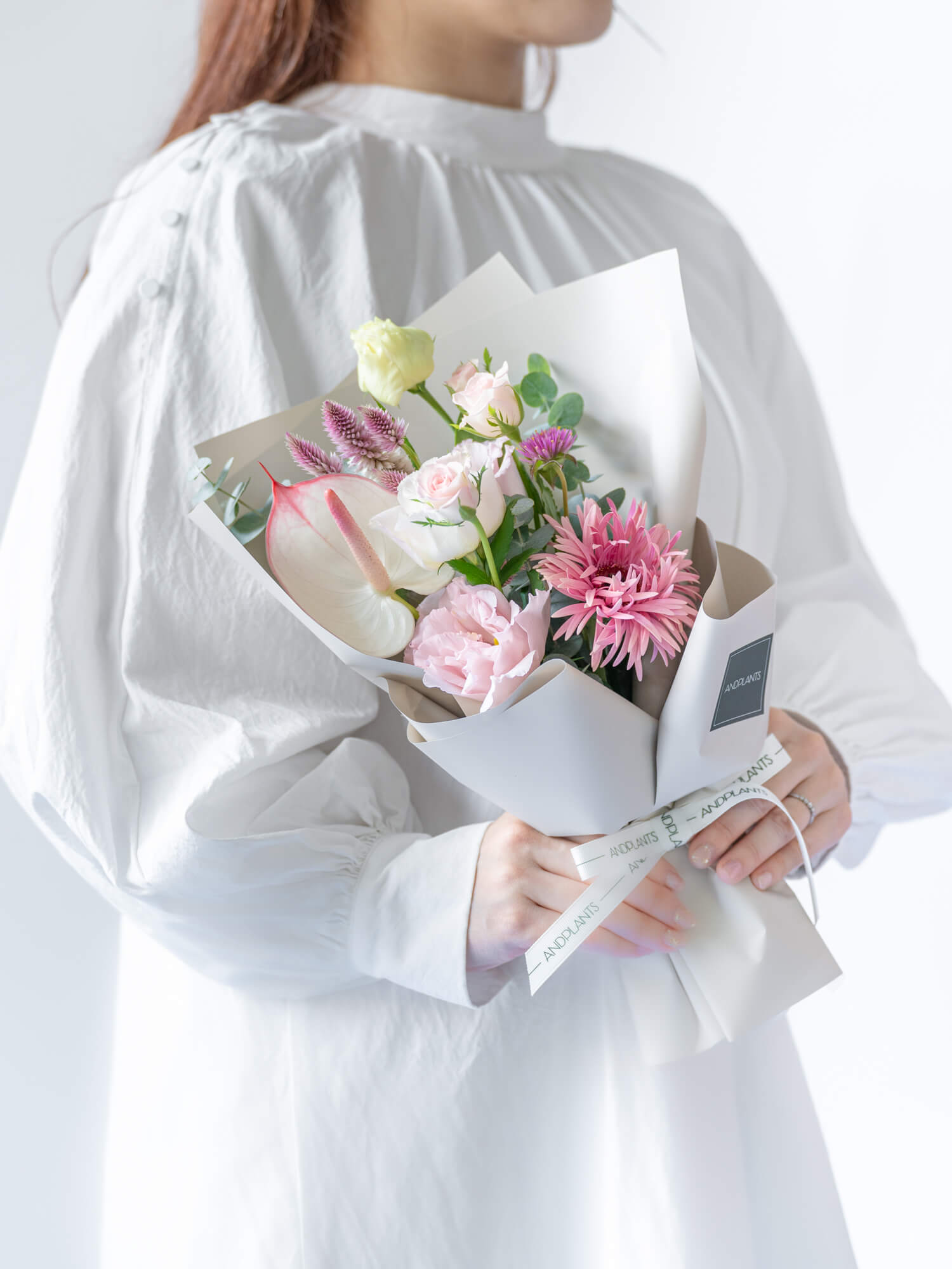 フローリストにおまかせ 季節の花束 S - ピンク -