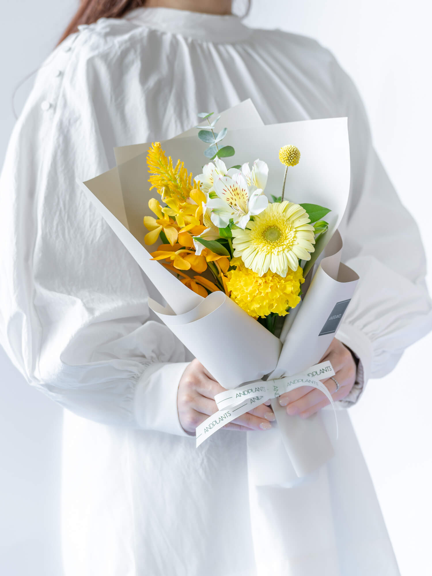 【店舗配送】フローリストにおまかせ 季節の花束 S - イエロー -