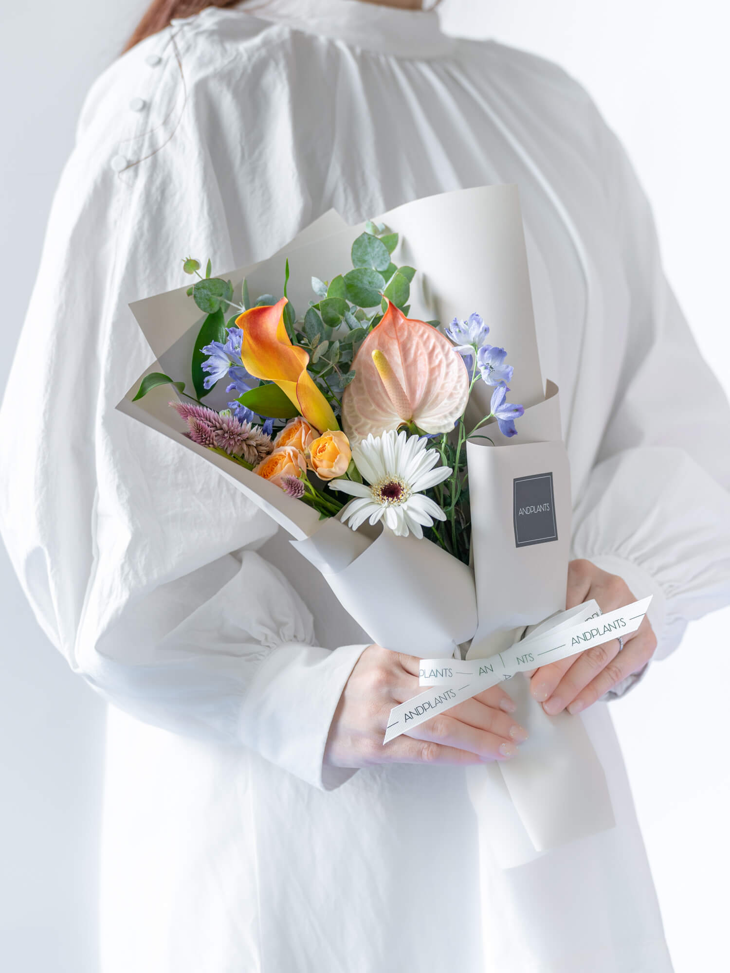 フローリストにおまかせ 季節の花束 S - ミックス -