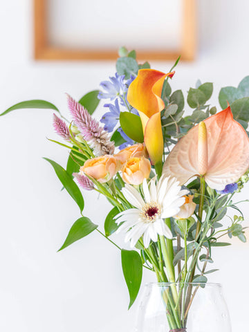 フローリストにおまかせ 季節の花束 S - ミックス -