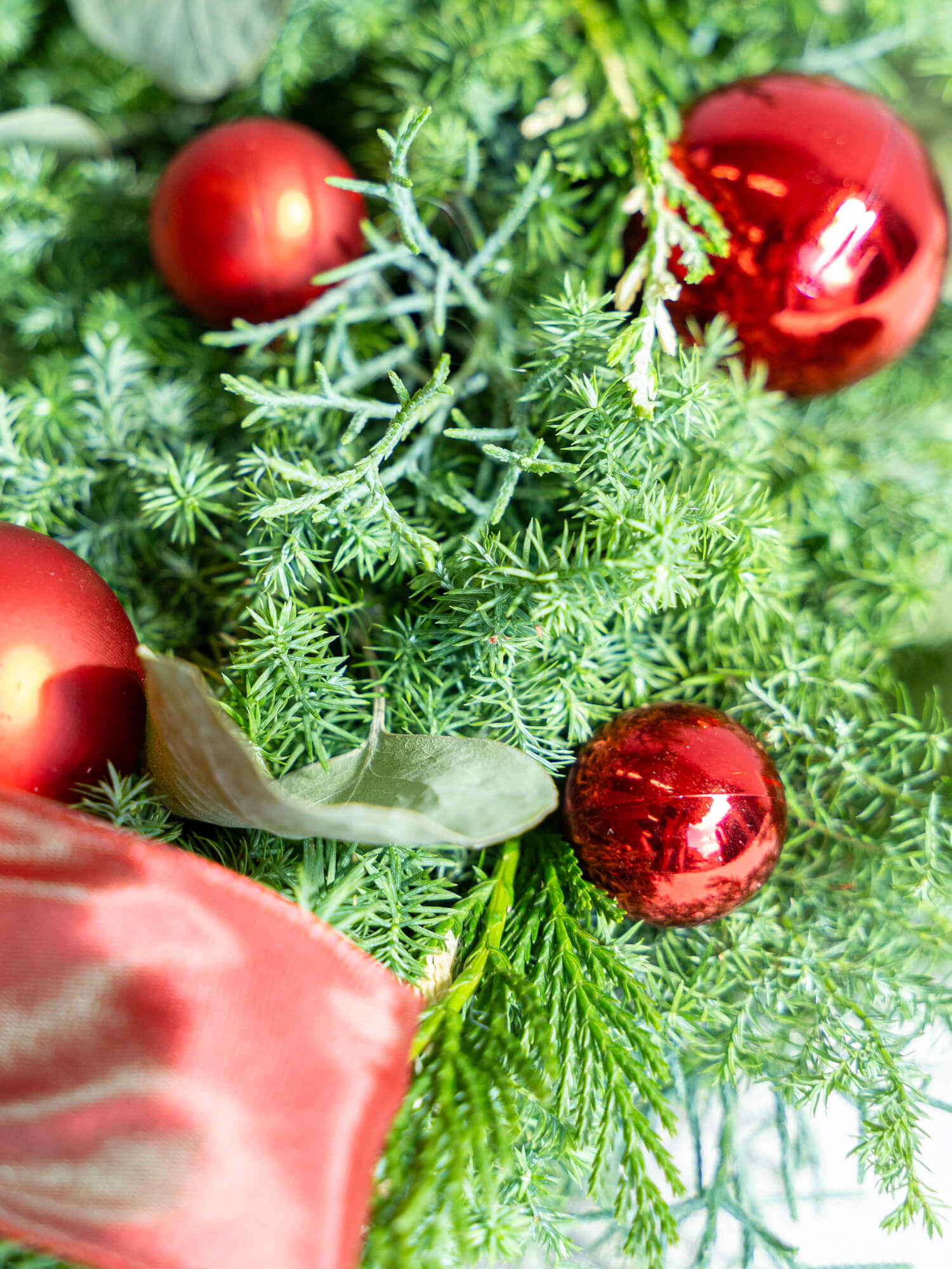 【クリスマス'24】ボール×リボンリース L - レッド -