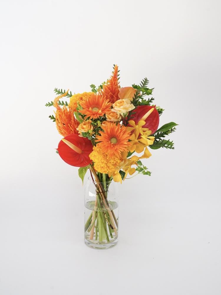 フローリストにおまかせ 季節の花束 M - オレンジ -