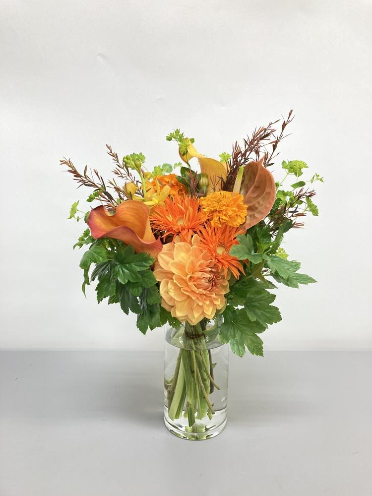 フローリストにおまかせ 季節の花束 M - オレンジ -