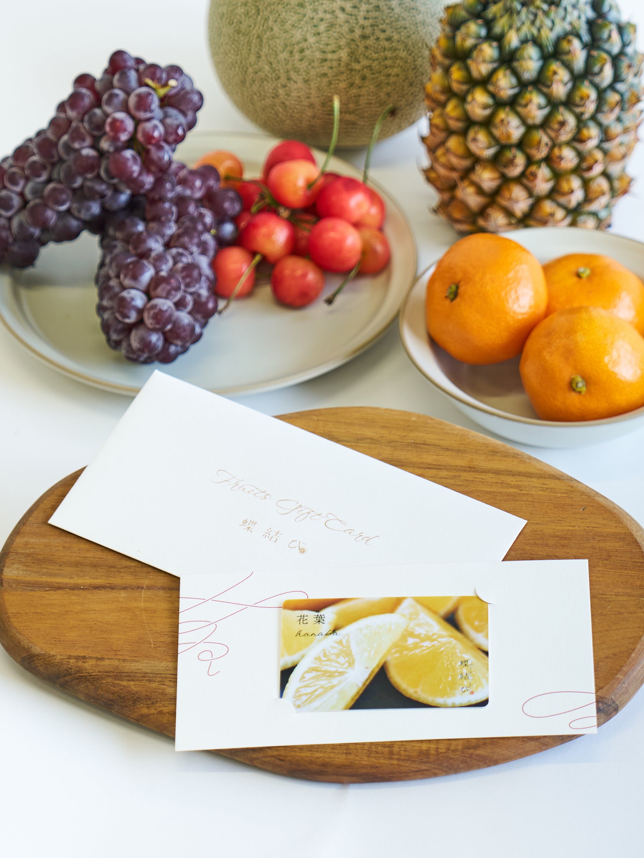 蝶結び フルーツギフトカードと季節の花束 S ミックスのセット | お花