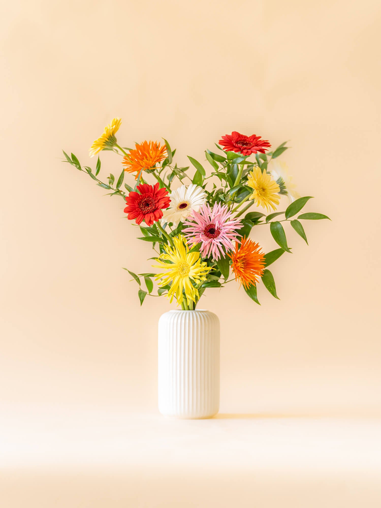 ガーベラの花束 10本 - ミックス - | お花の通販AND FLOWER (アンド