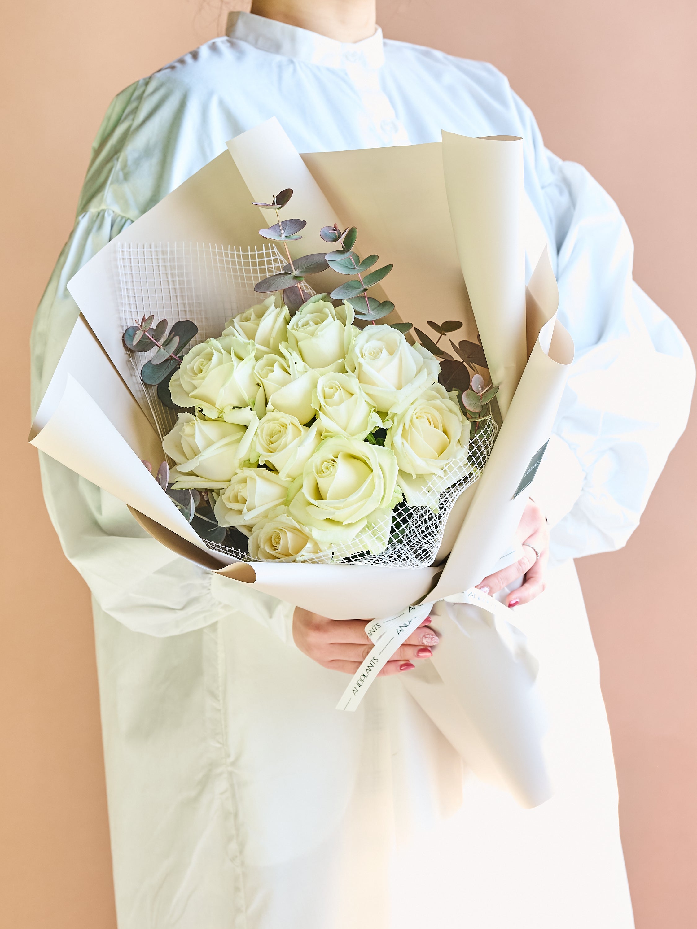 誕生日ギフト】バラの花束 12本 - ホワイト | お花の通販AND FLOWER