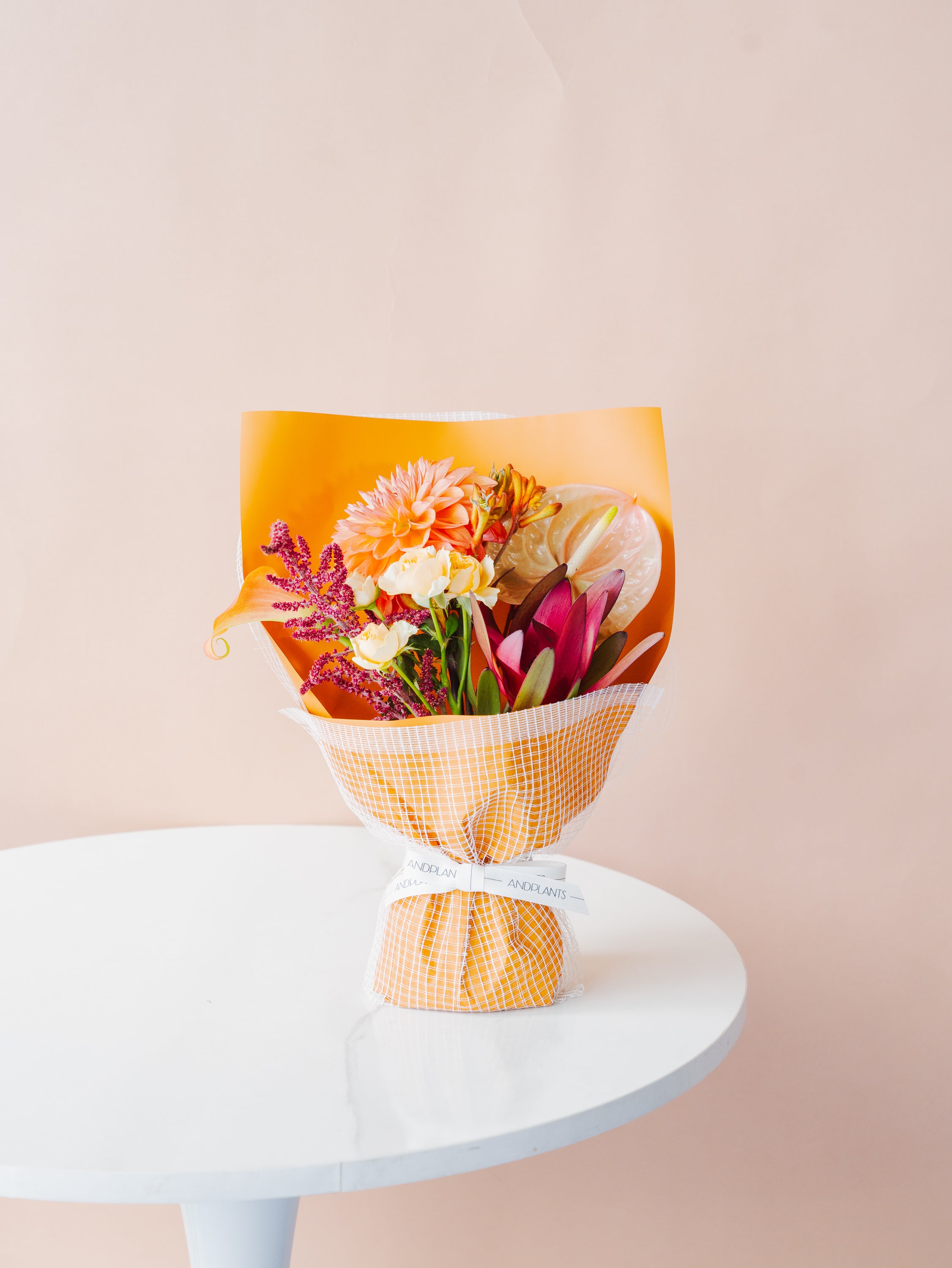オータム】そのまま飾れるダリアのアンティークな花束 M | お花の通販