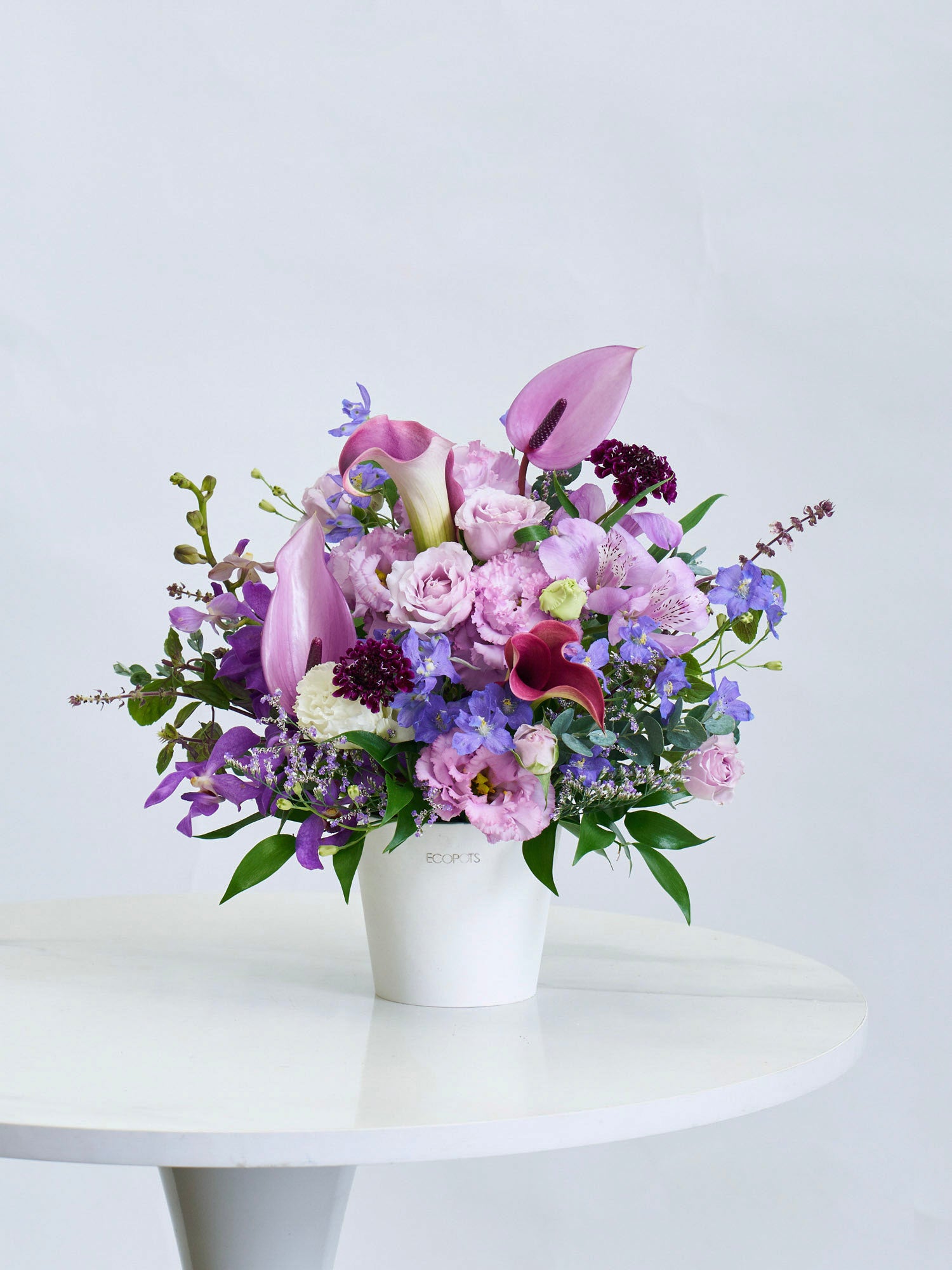季節のおまかせアレンジメント M - パープル - | お花の通販AND FLOWER
