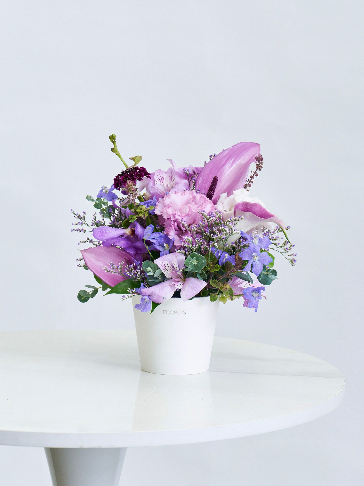 季節のおまかせアレンジメント S - パープル - | お花の通販AND FLOWER