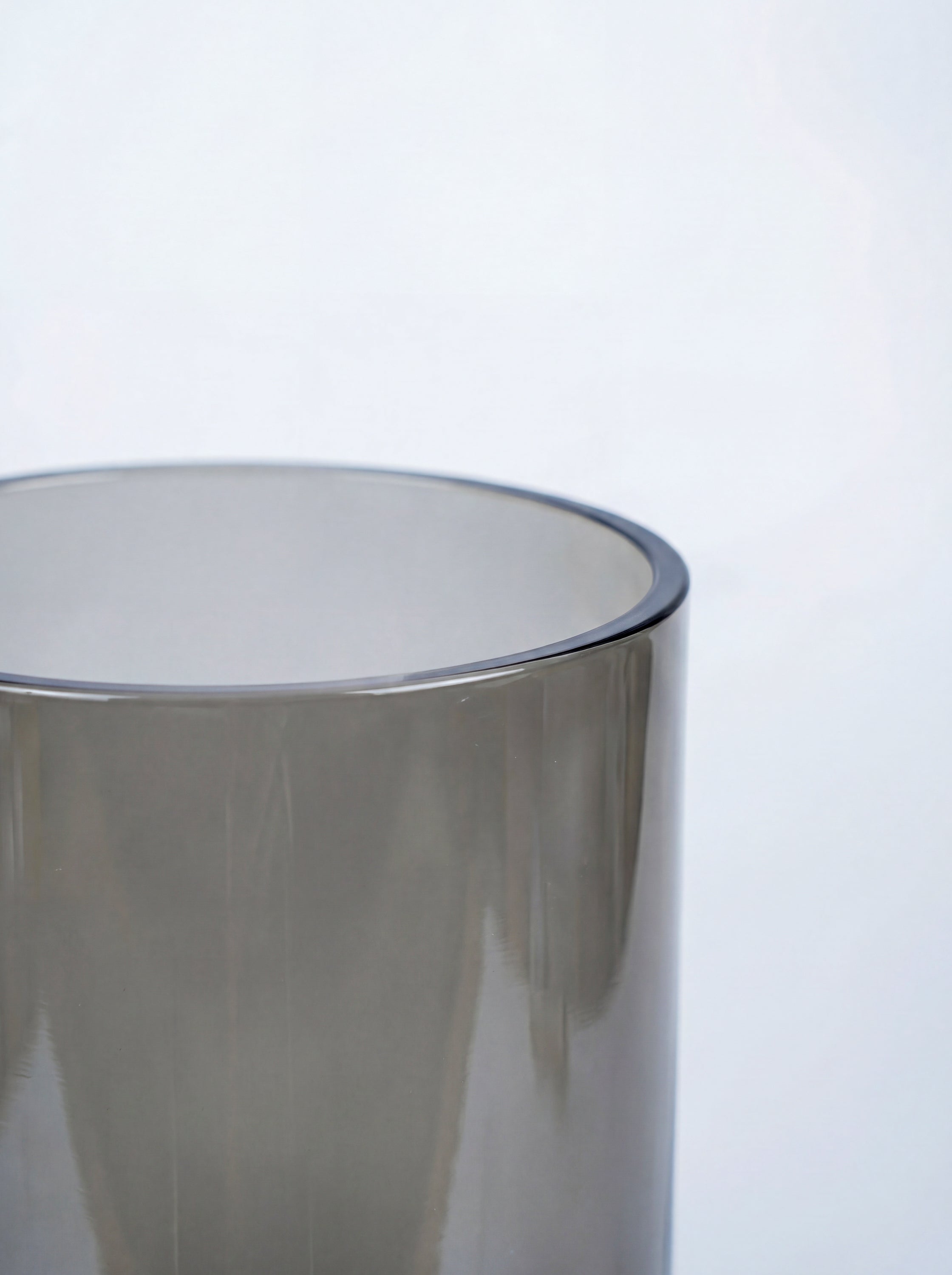 割れない花瓶 Cylinder Polycarbonate gray | お花の通販AND FLOWER