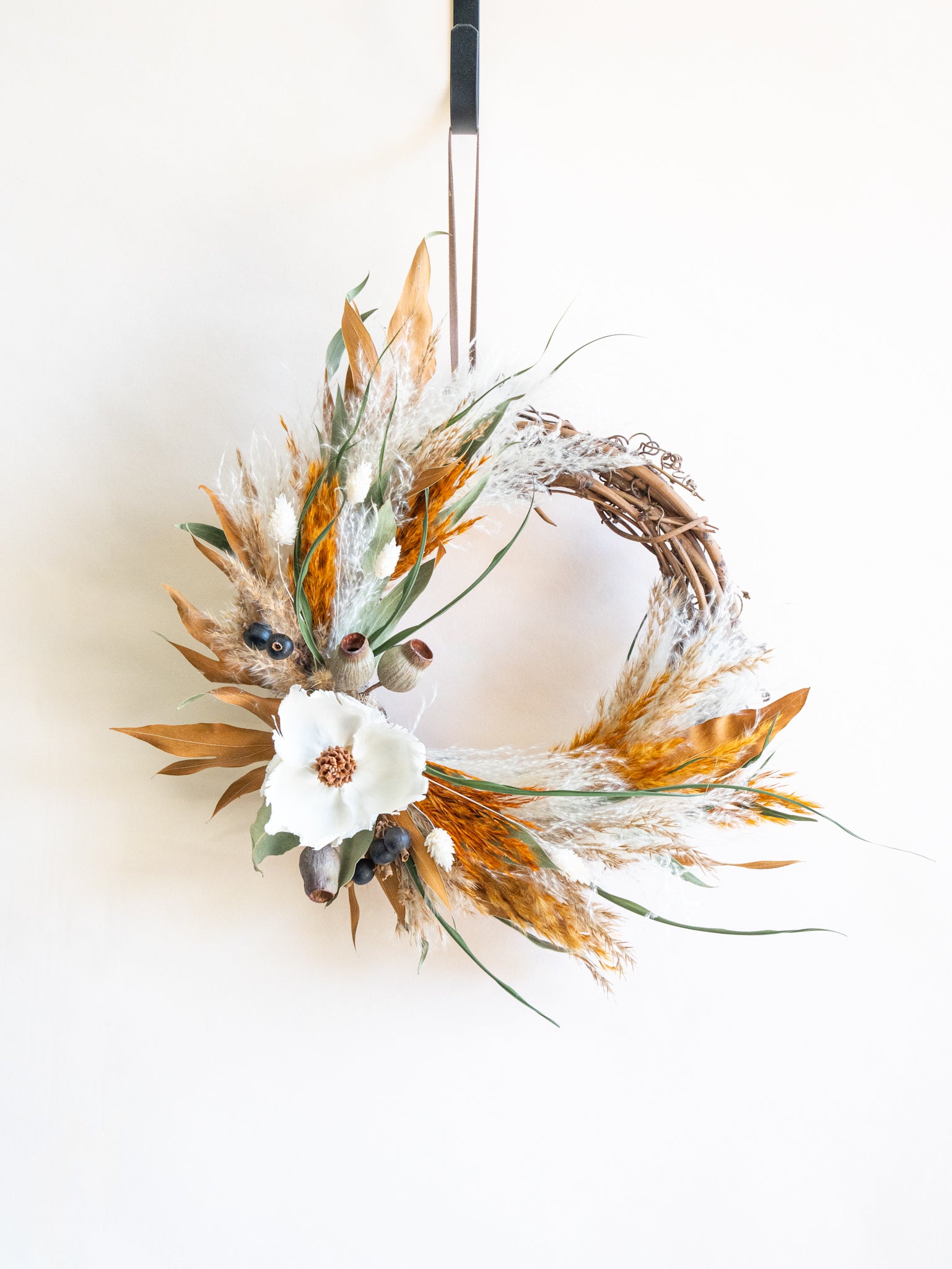 オータムシリーズ'25】秋の実りのドライフラワーリースL | お花の通販