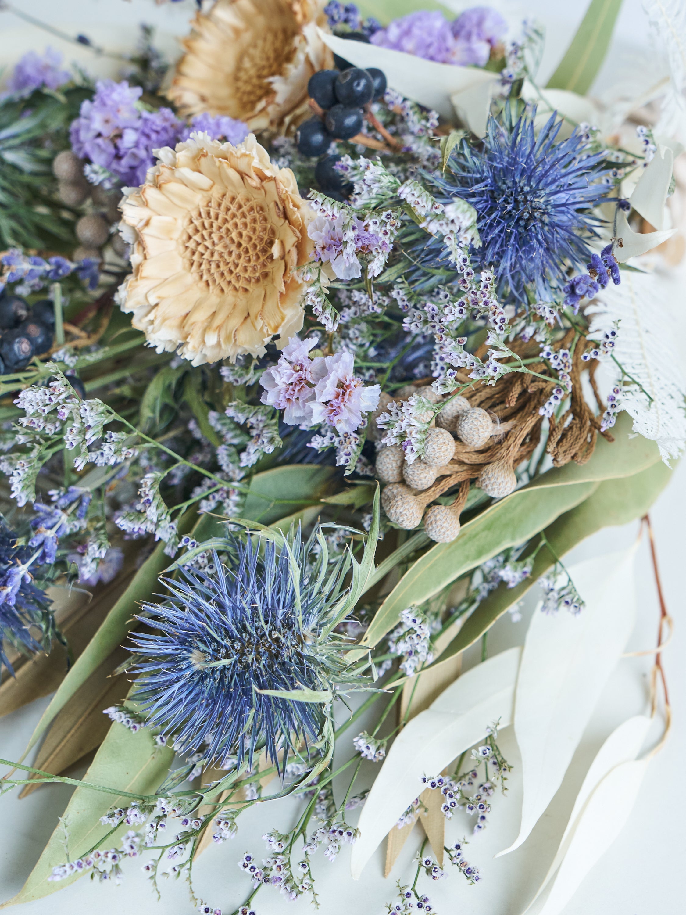ダスティブルー ドライフラワーブーケのセットアップ dry-flower-bouquet-swag-blue-