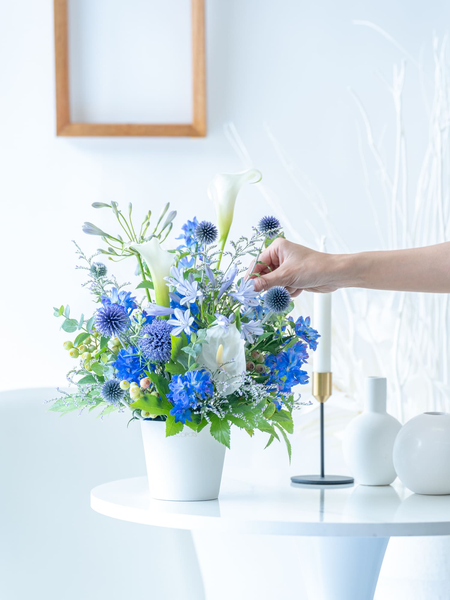 季節のおまかせ生花アレンジ M - ブルー -| お花の通販 AND PLANTS (アンドプランツ)