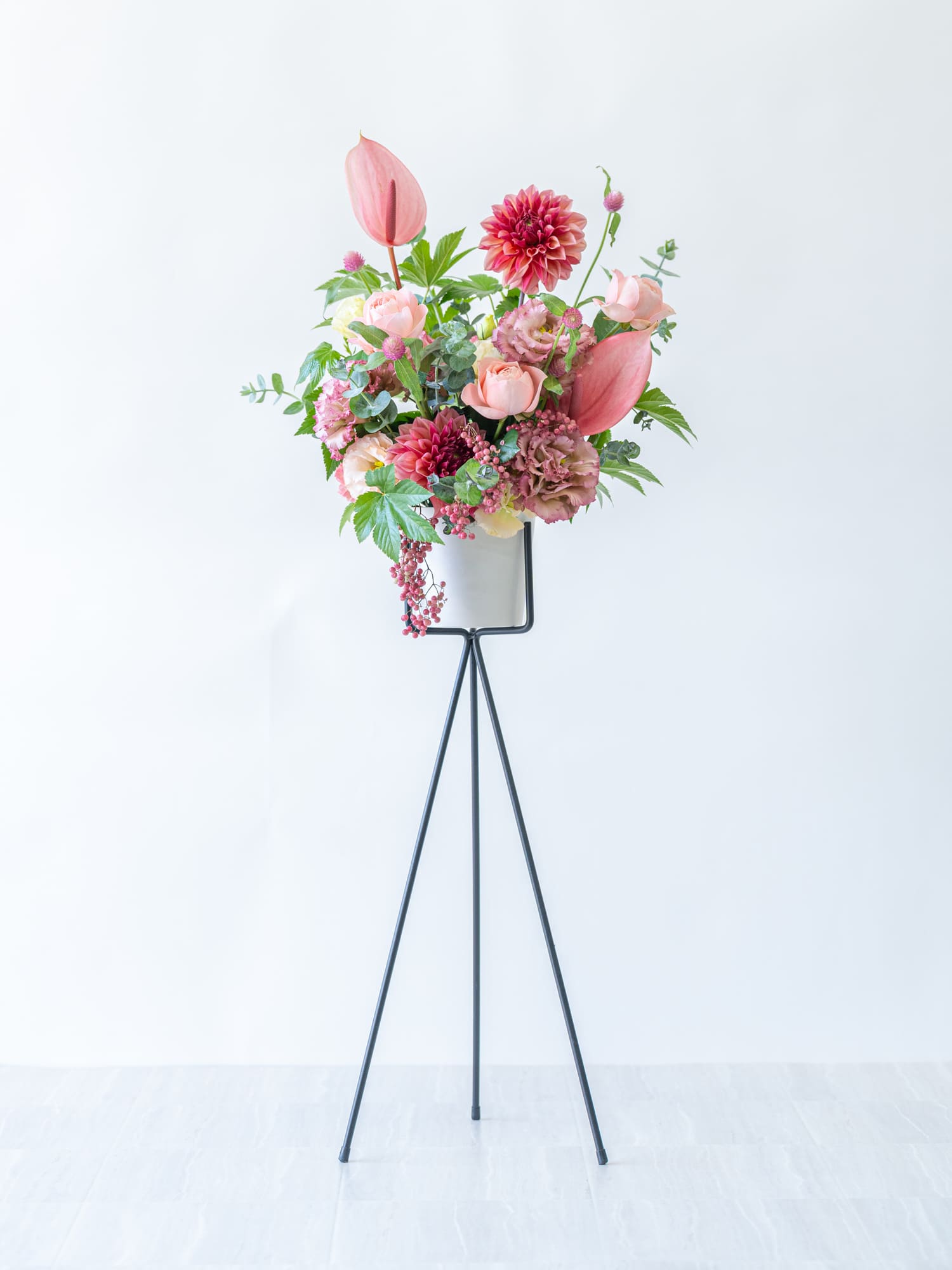 季節のおまかせ生花アレンジ L - ピンク - | お花の通販AND FLOWER