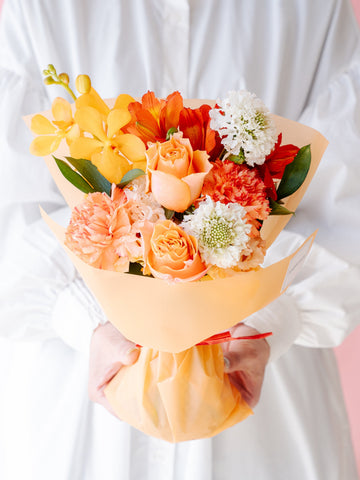 【母の日】そのまま飾れる花束 - オレンジ -