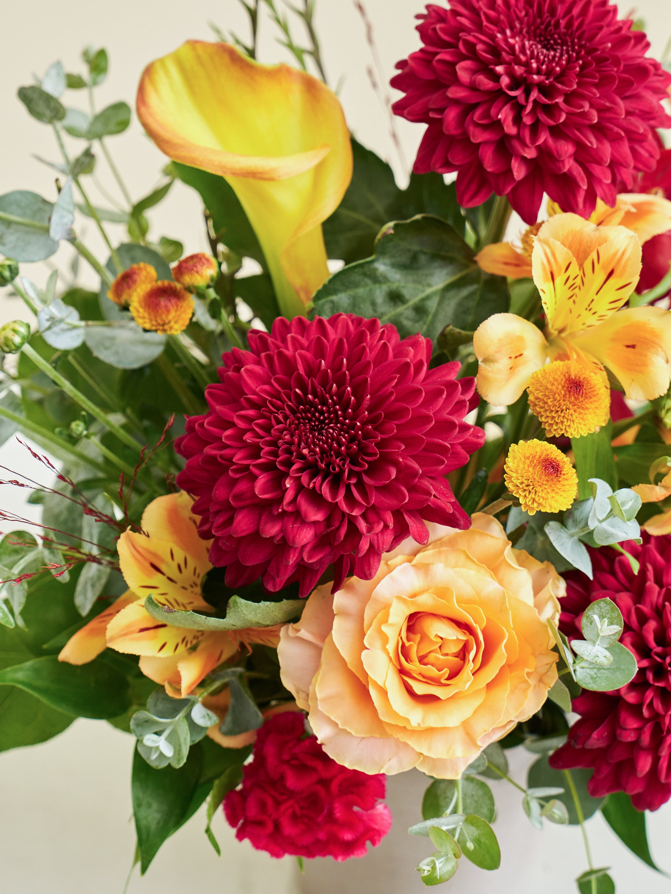 オータムシリーズ'25】秋色マムの生花アレンジメントM | お花の通販AND