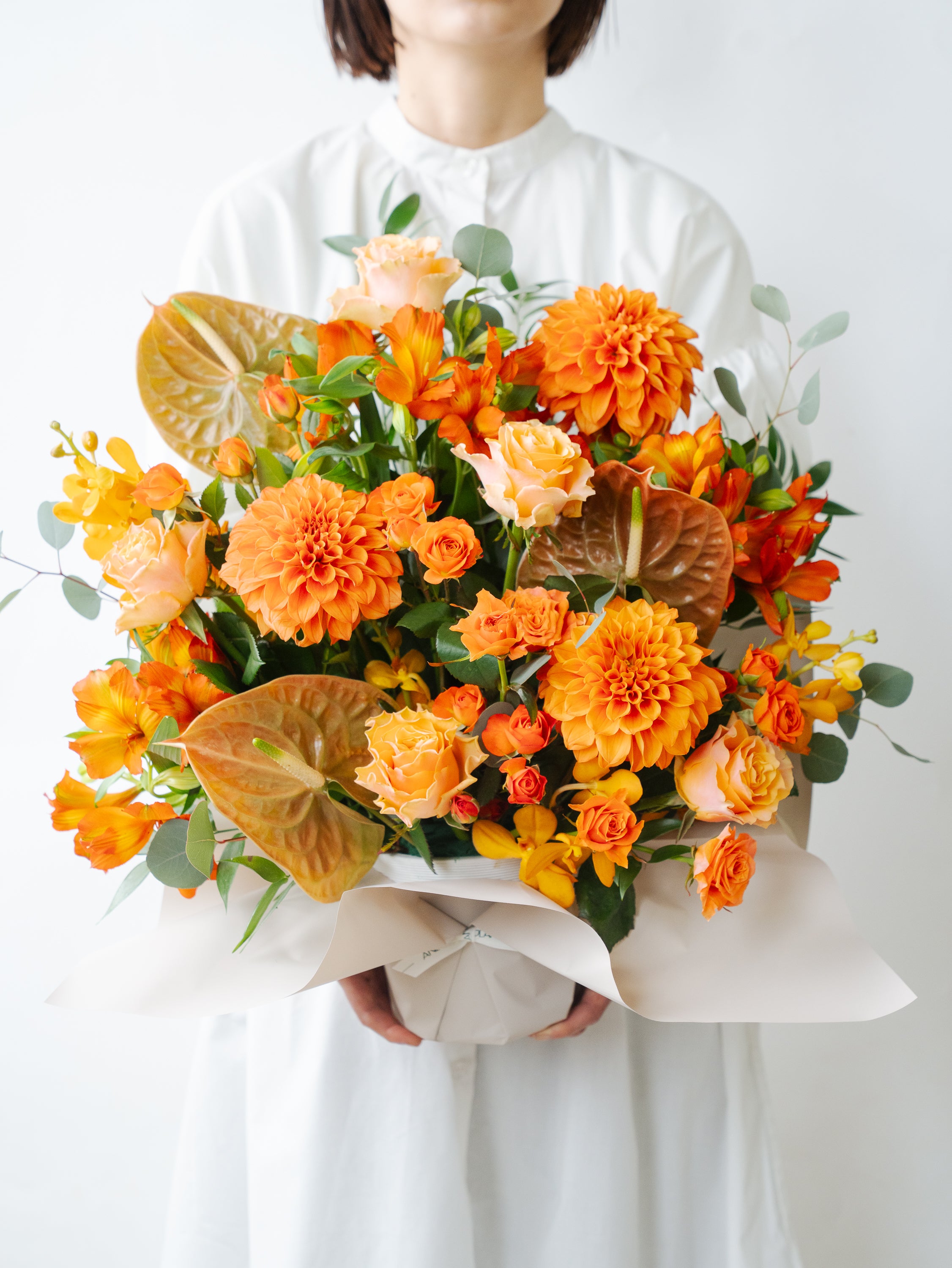 季節のおまかせ生花アレンジ XL - オレンジ - | お花の通販AND FLOWER