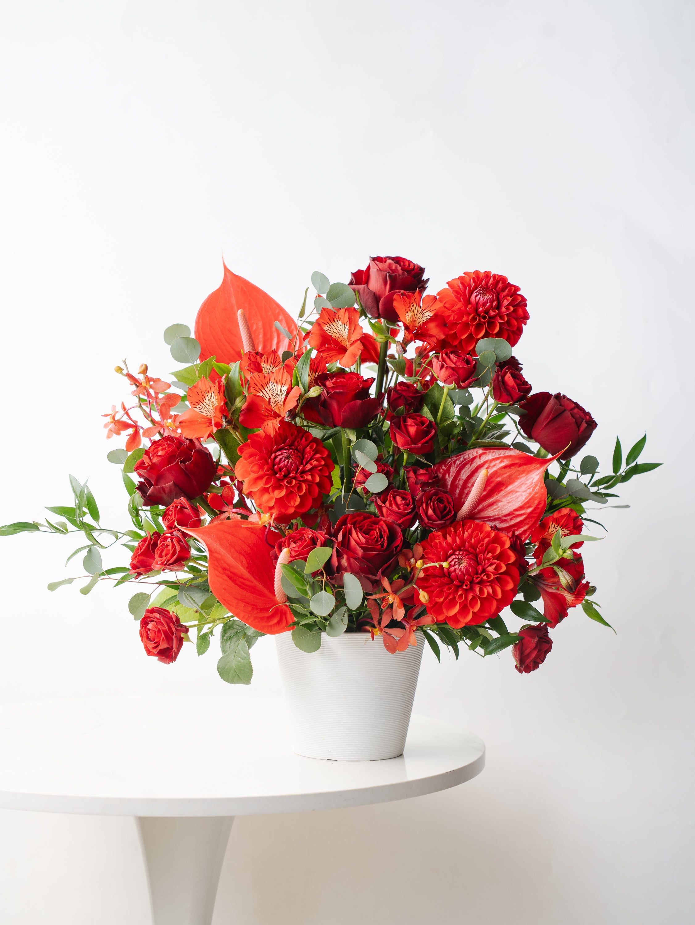 季節のおまかせ生花アレンジ XL - レッド - | お花の通販AND FLOWER