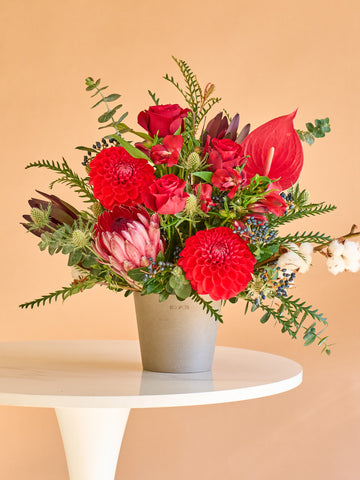 【ウィンター】レッドローズの温もり感じるアレンジメント L