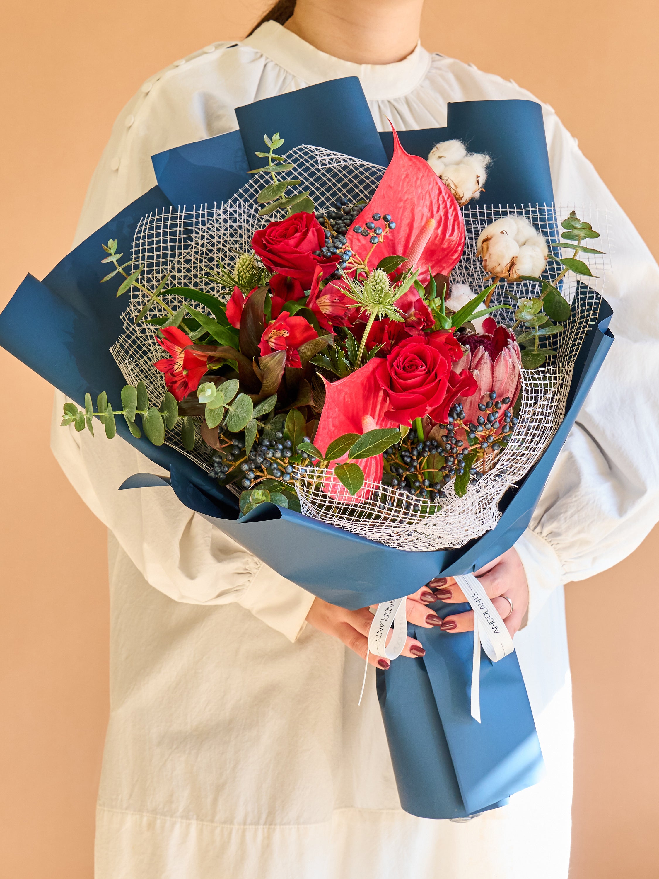 【ウィンターシリーズ】レッドローズの温もり感じる花束 L