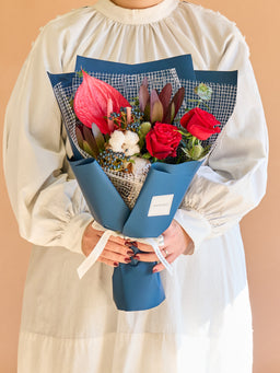 【ウィンターシリーズ】レッドローズの温もり感じる花束 M