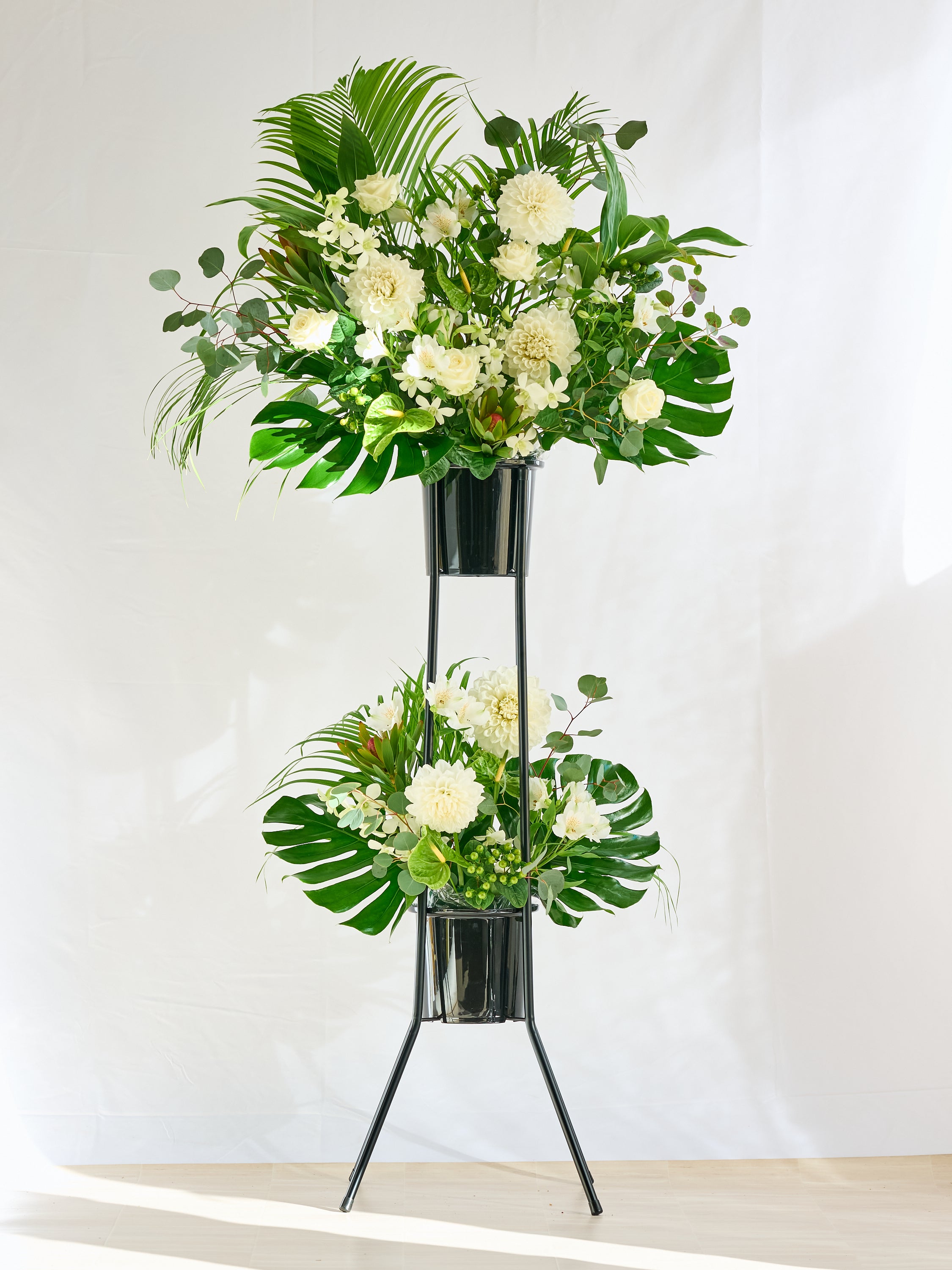 造花 スタンド花 メリエンダ 季節のおまかせスタンド花 2段 - グリーン - | お花の通販AND PLANTS