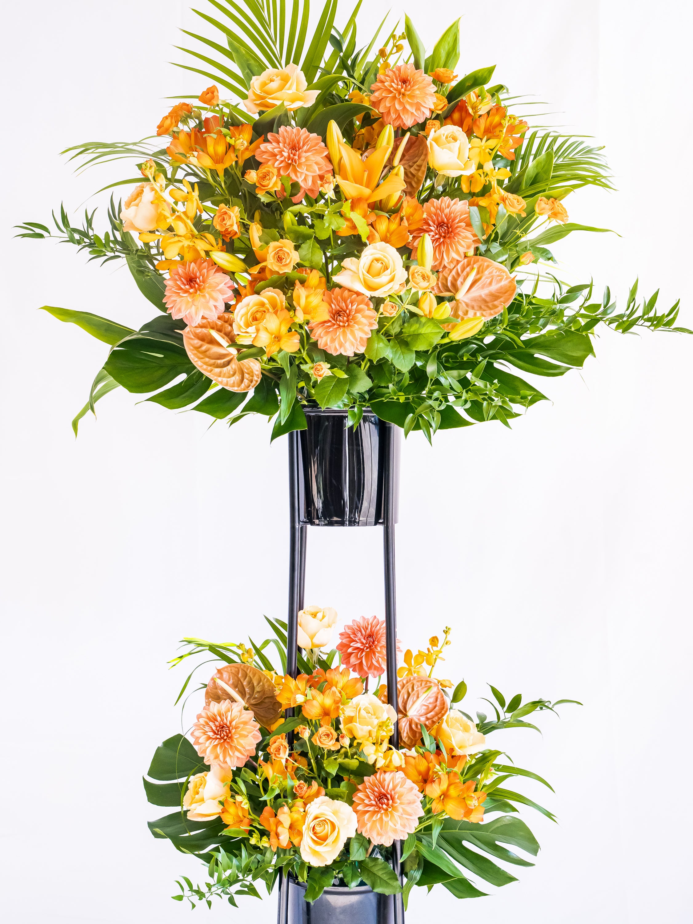 【ボリュームアップ】季節のおまかせスタンド花 2段 - オレンジ -