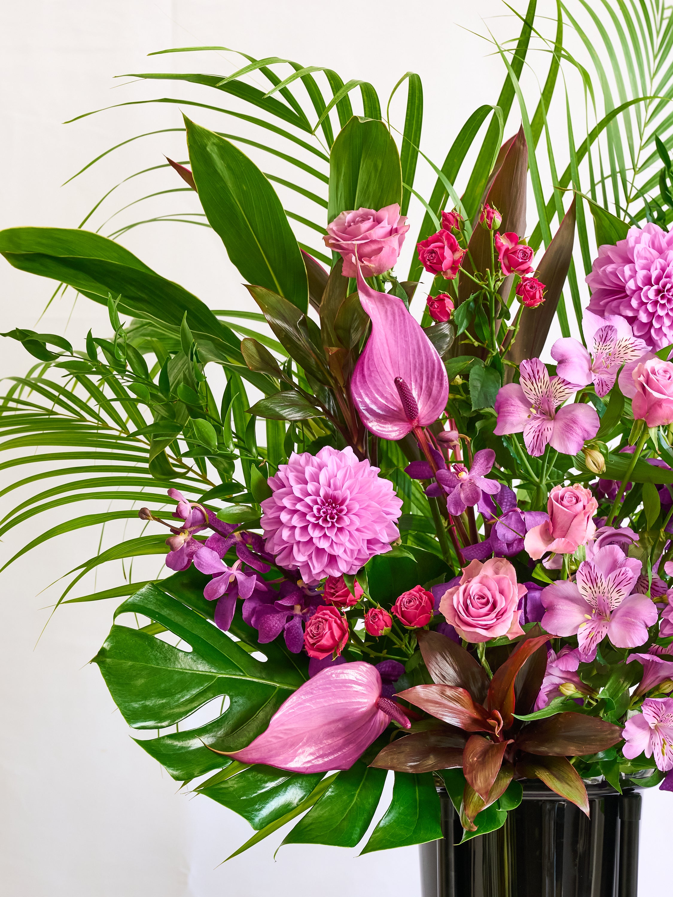 季節のおまかせスタンド花 1段 - パープル - | お花の通販AND FLOWER