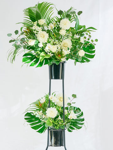 季節のおまかせスタンド花 2段 - グリーン -