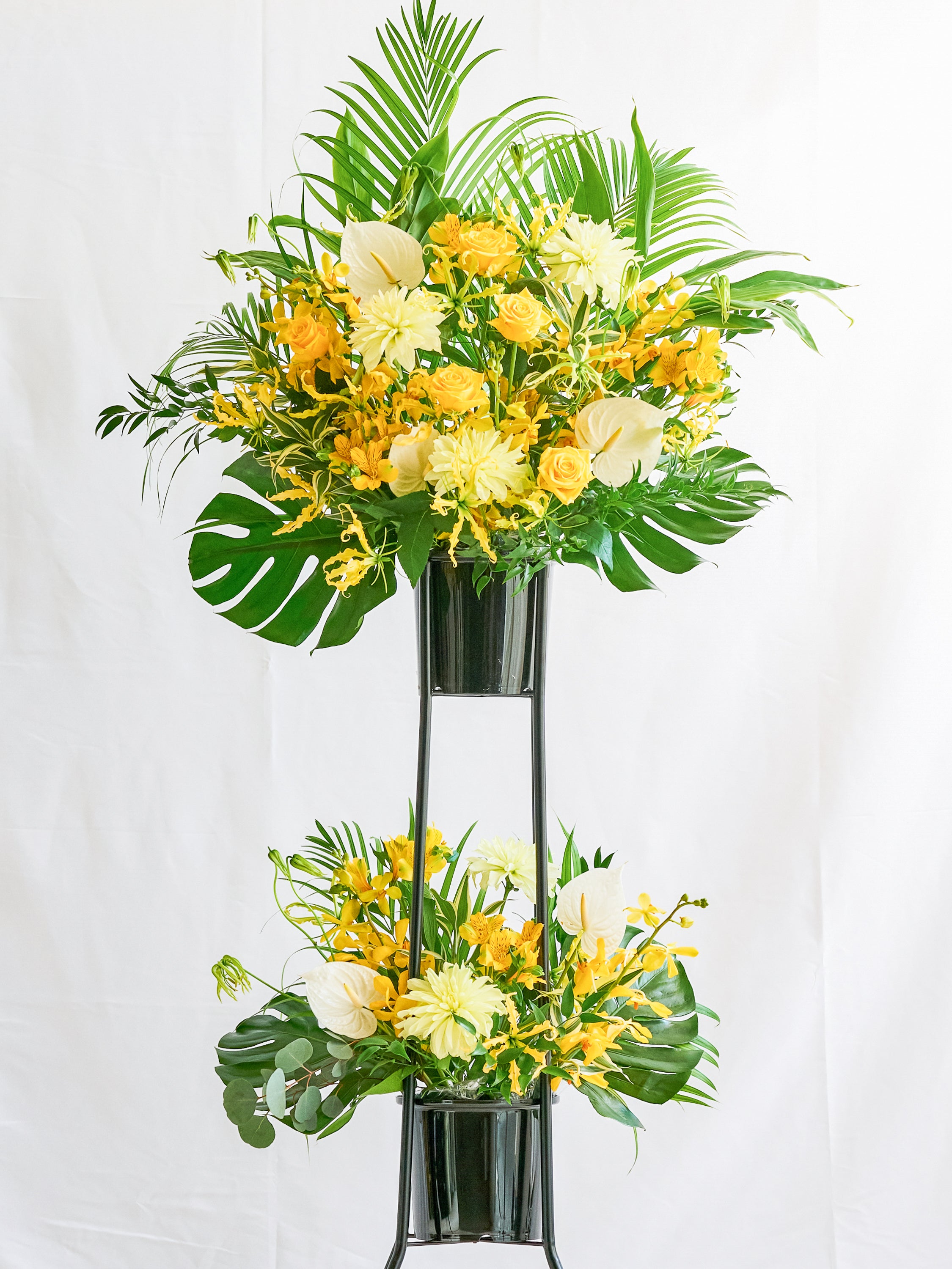 季節のおまかせスタンド花 2段 - イエロー -
