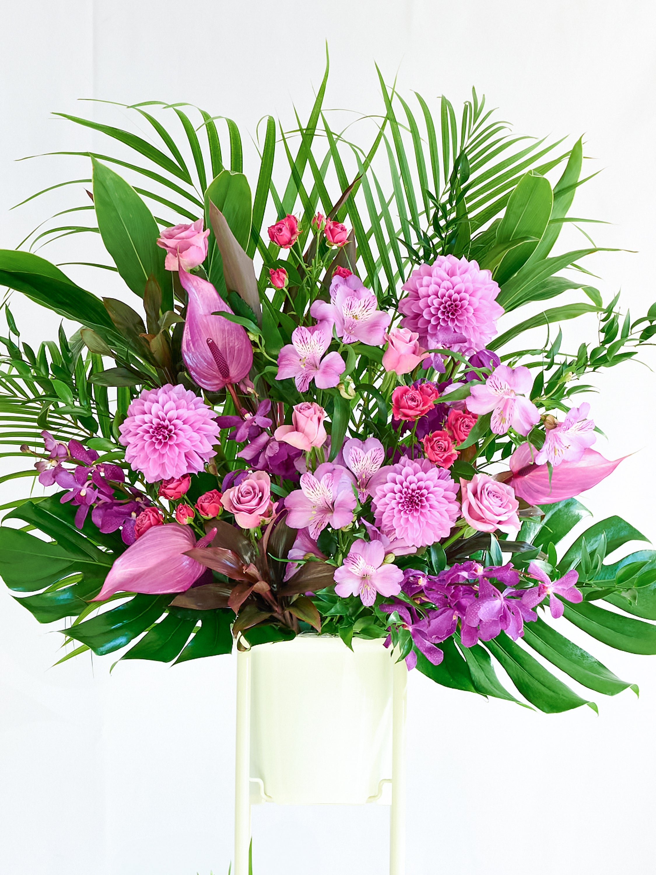 季節のおまかせスタンド花 1段 - パープル - | お花の通販AND PLANTS