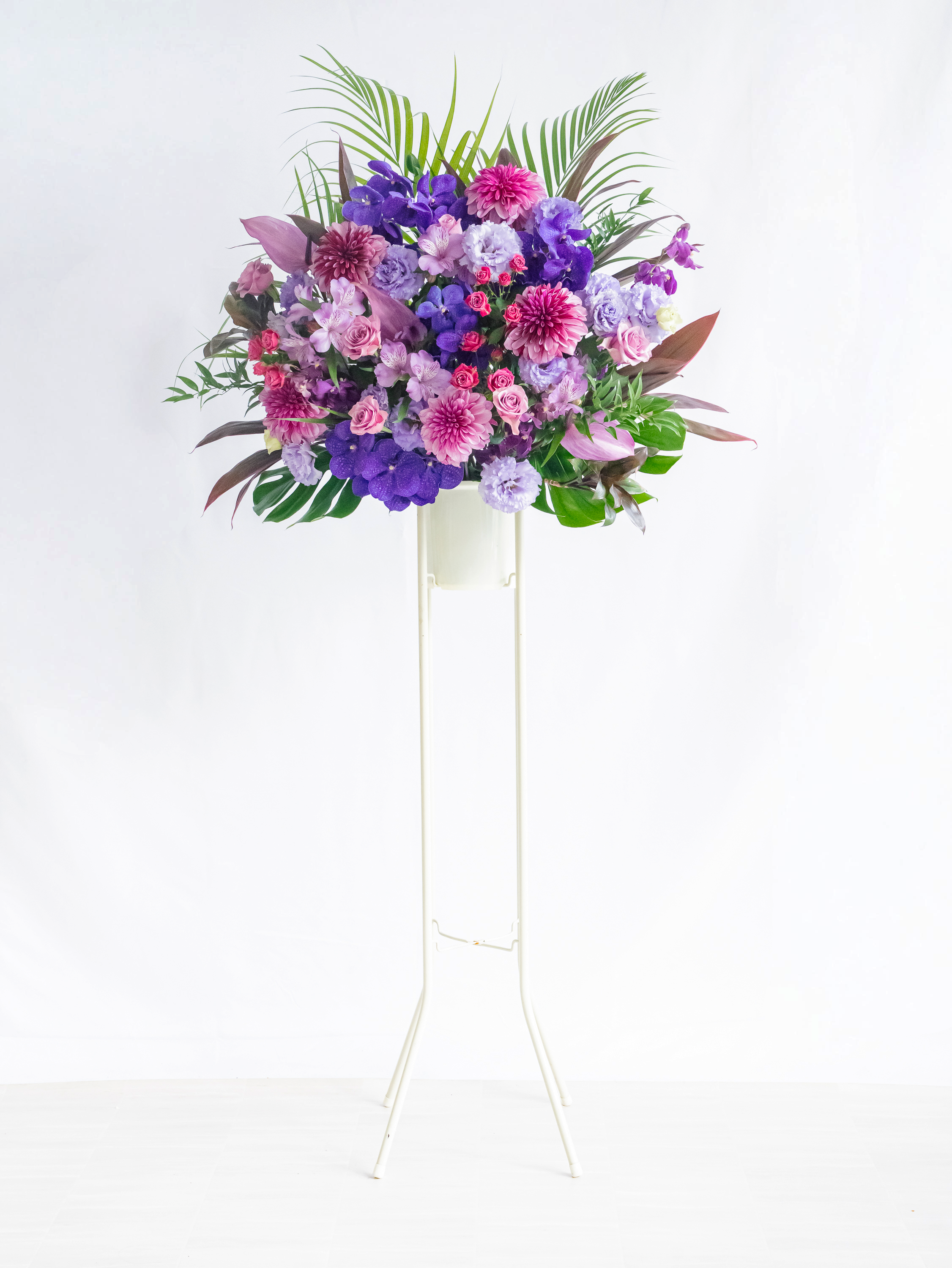ボリュームアップ】季節のおまかせスタンド花 1段 - パープル - | お花