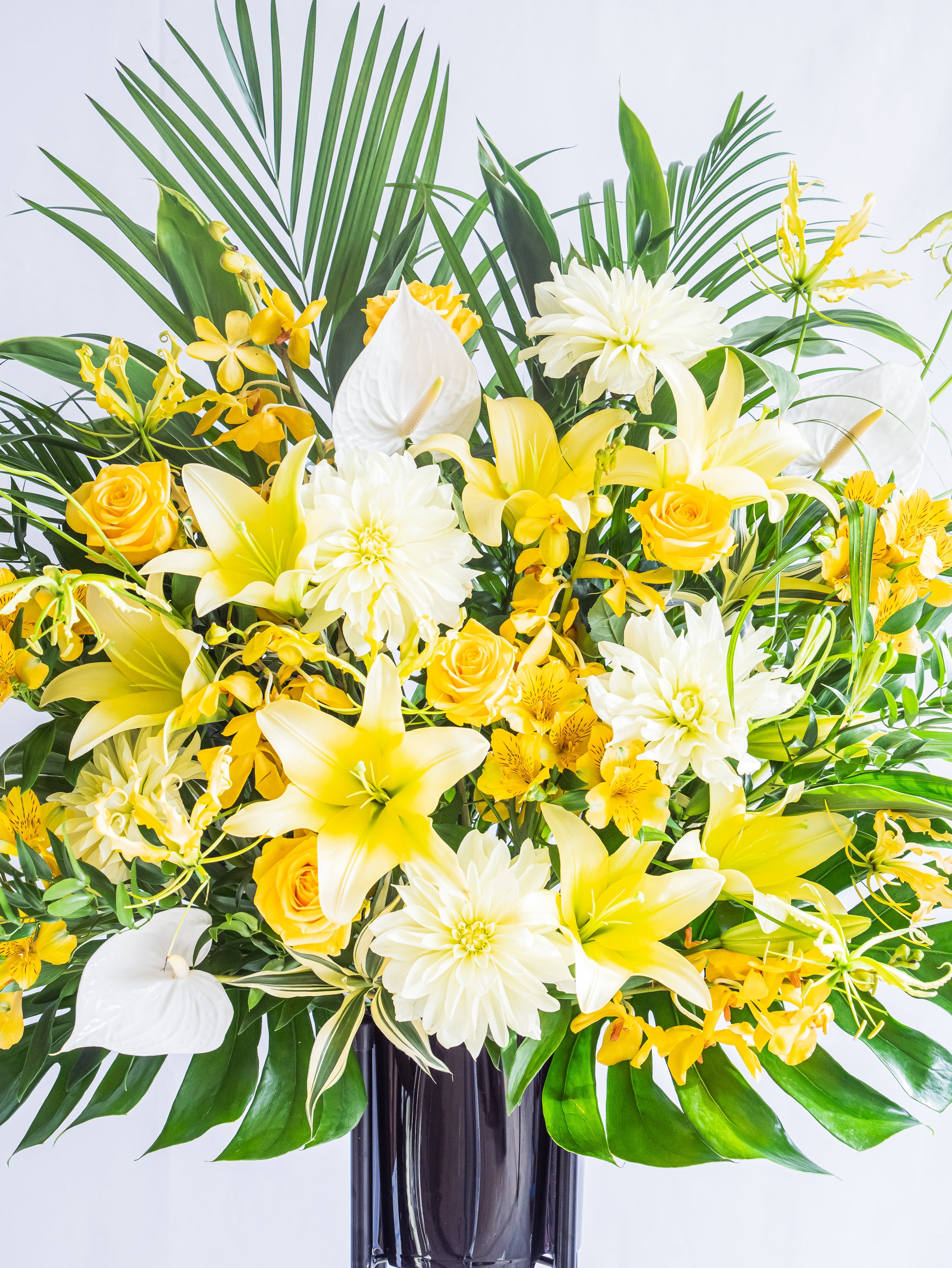 ボリュームアップ】季節のおまかせスタンド花 1段 - イエロー - | お花