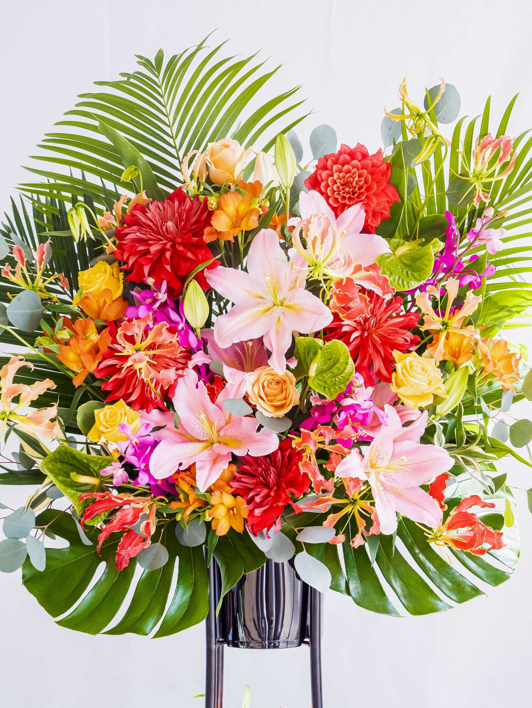 ボリュームアップ】季節のおまかせスタンド花 1段 - ミックス - | お花