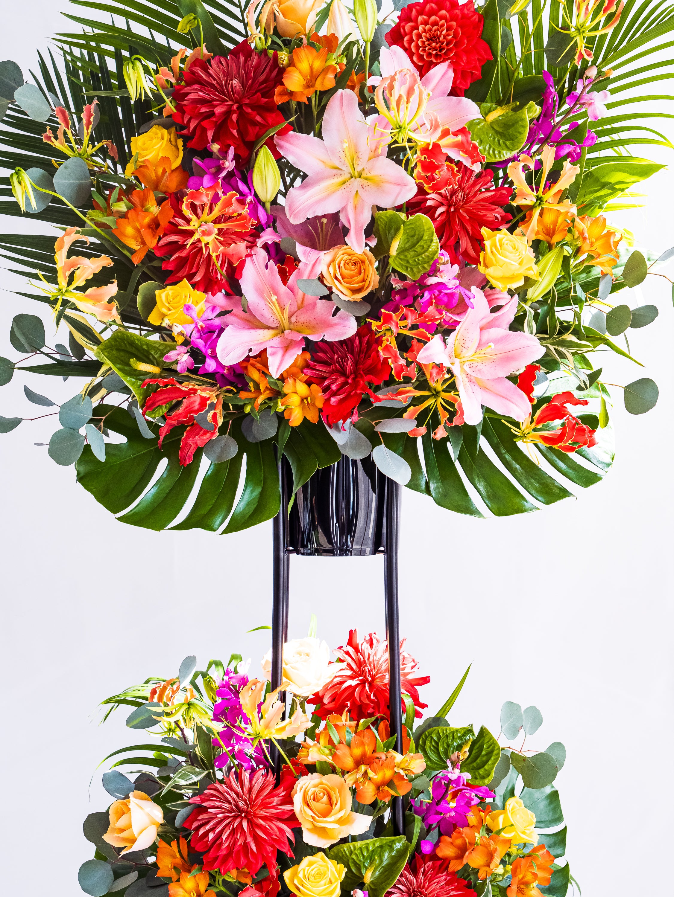 ボリュームアップ】季節のおまかせスタンド花 2段 - ミックス - | お花