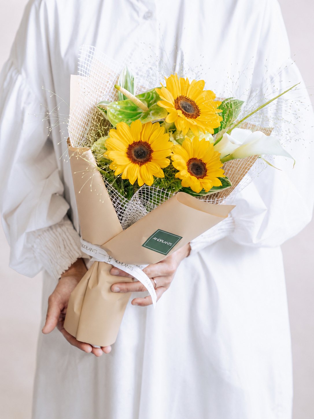 ひまわりの爽やかな花束 M