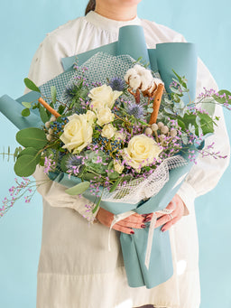 【ウィンターシリーズ】ホワイトローズのクラシカルな花束 L