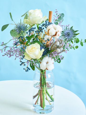 【ウィンター】ホワイトローズのクラシカルな花束 M