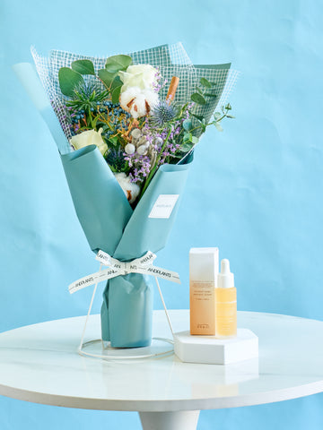 【ウィンターシリーズ】OSAJI ハンド美容液×ホワイトローズのクラシカルな花束 M