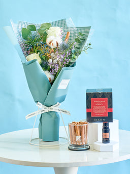 【ウィンターシリーズ】THANNアロマオイル×ホワイトローズのクラシカルな花束 M