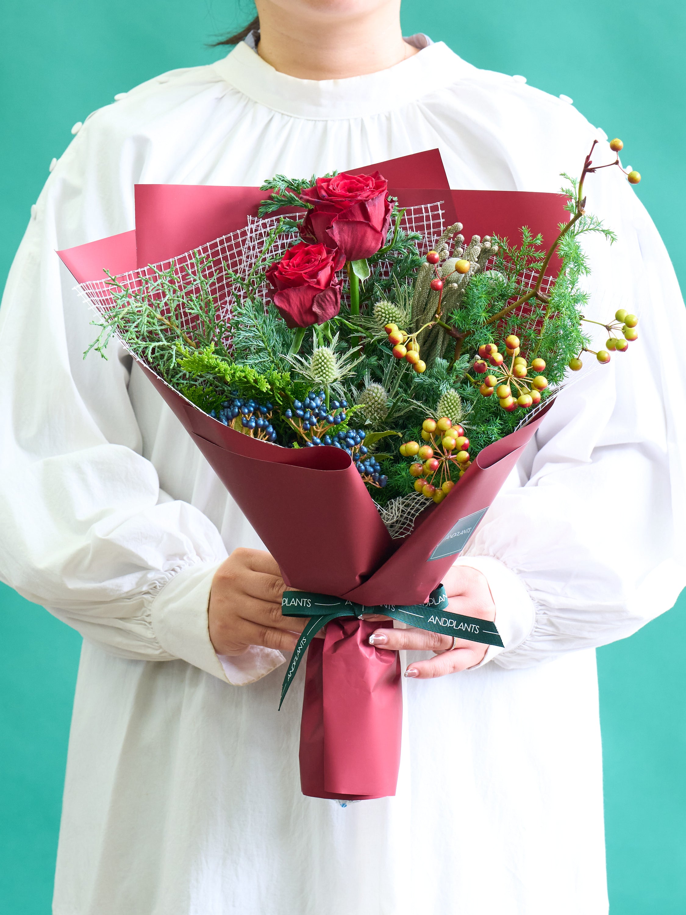 クリスマス】スワッグにもなる生花の森の花束 M | お花の通販AND