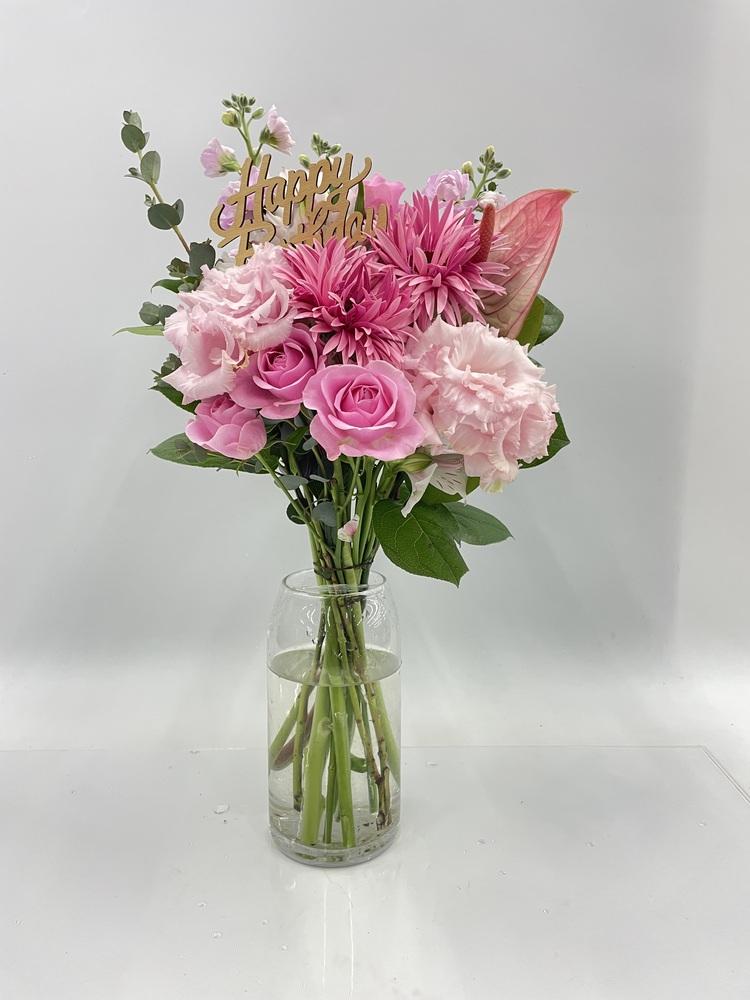 【誕生日ギフト】フローリストにおまかせ 季節の花束 M - ピンク -