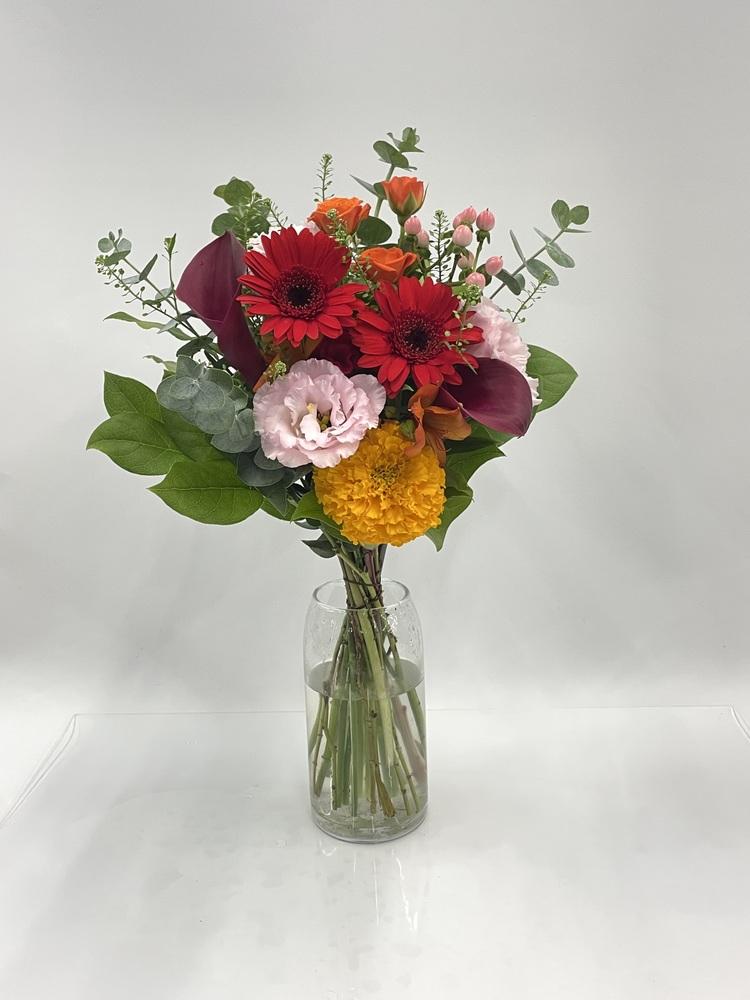 フローリストにおまかせ 季節の花束 M - ミックス -