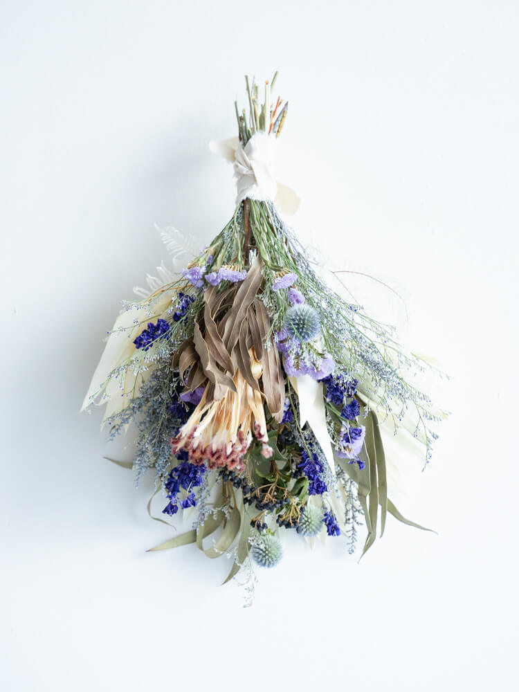 スワッグ]ドライフラワーブーケ - ブルー - | お花の通販 AND PLANTS ...