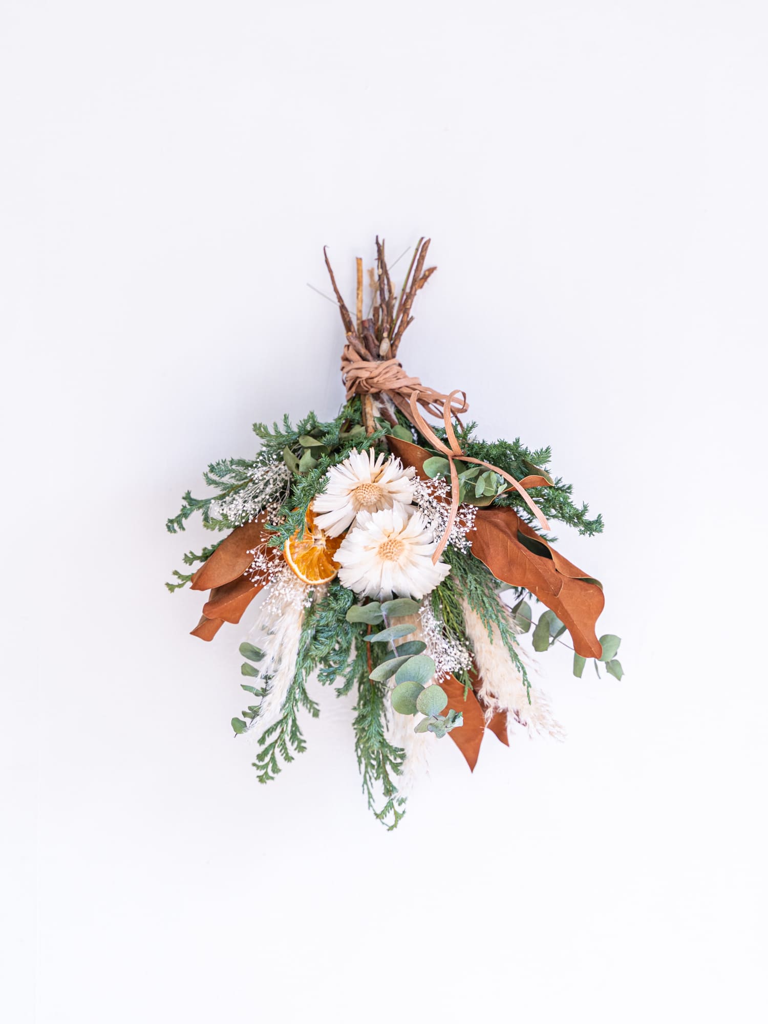 クリスマス'25】マグノリアリーフとパンパスのドライフラワースワッグ